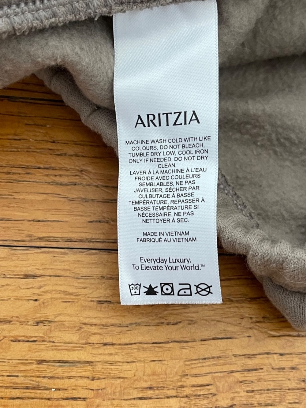 Aritzia Sweatfleece Cozy Fleece Shorts - Picture 8 of 9